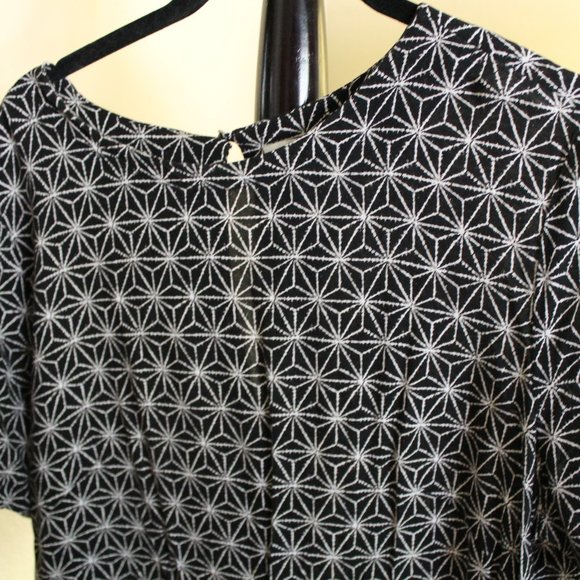 HM Black Geometric Shift Dress - Picture 3 of 8